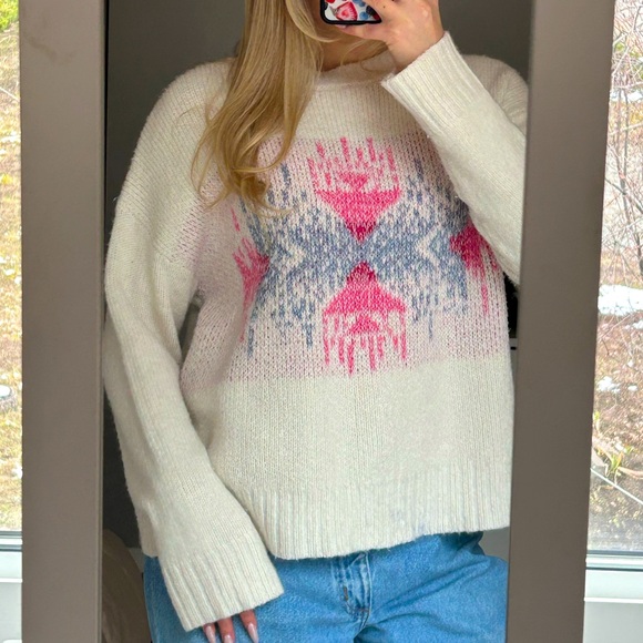 Beautiful Design Knit Sweater - Picture 1 of 4